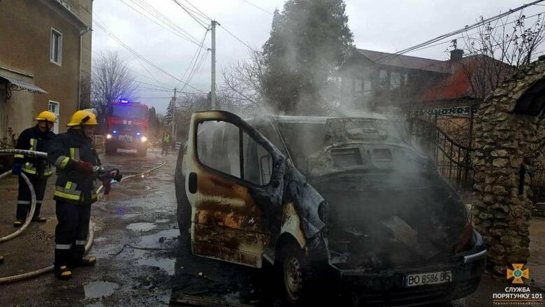 Серед дня на Тернопільщині повністю згорів мікроавтобус 