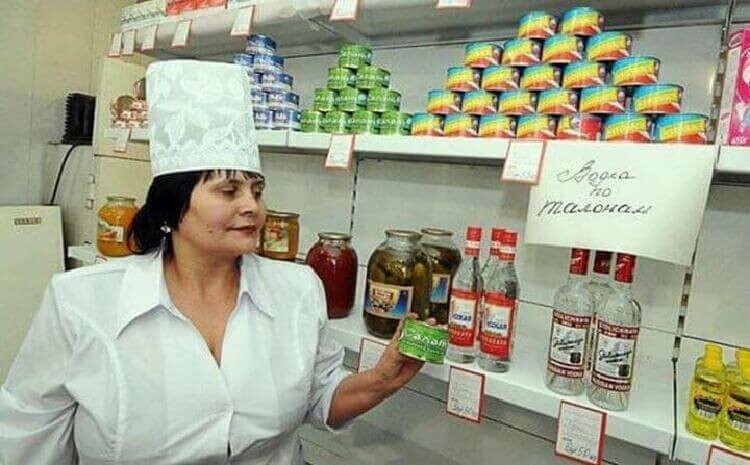 У мережі порівняли ціни в СРСР і зараз: що можна було купити за середню зарплату