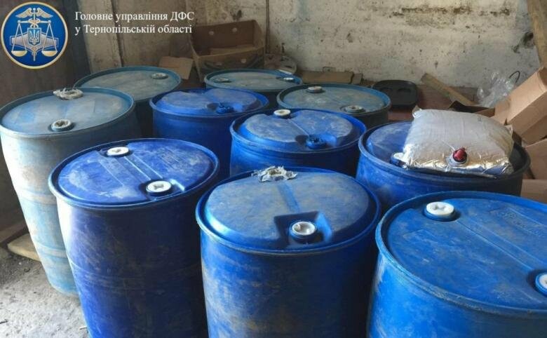 У Тернополі виявили понад 2 тисячі літрів нелегального спирту 
