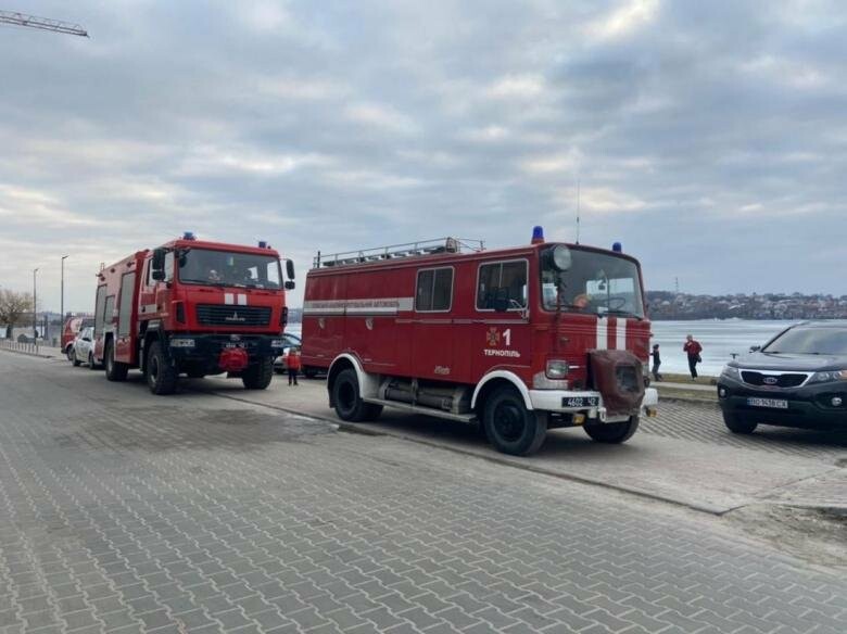 Останнє китайське попередження: у Тернополі провели патрулювання та вигнали зі ставу усіх рибалок  