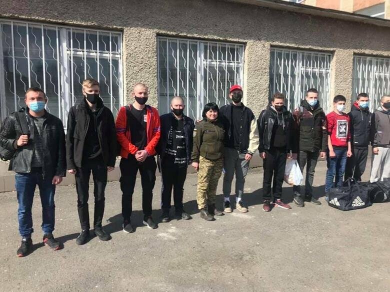 Більше сотні тернопільських призовників провели до війська