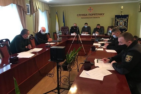 У Тернополі рятувальників онлайн навчали гасити масштабні лісові пожежі