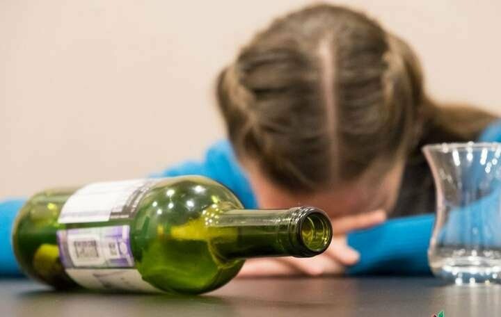 Відмінниця зробила мамі “сюрприз”: поїхала до Бучача на піцу і отруїлася алкоголем