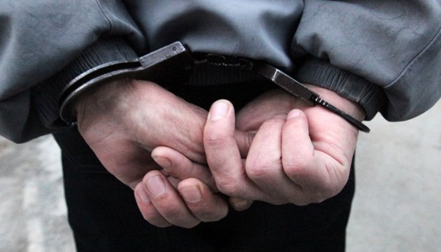 Сховав у рюкзак і пішов: у Тернополі затримали викрадача дрібної техніки
