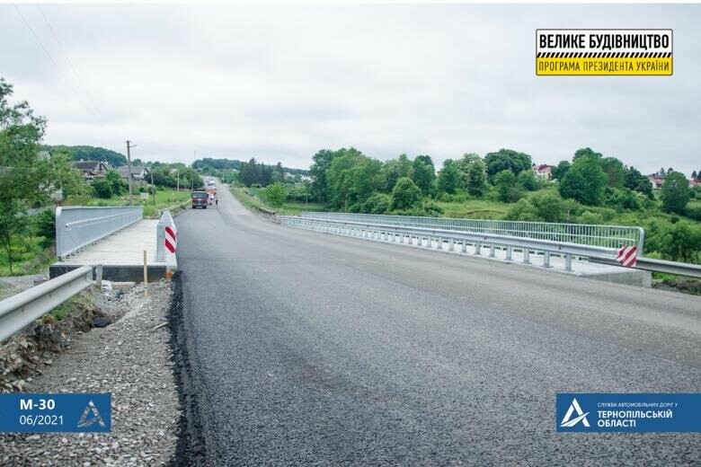 Через міст у селі Підгороднє уже дозволено рух обома смугами