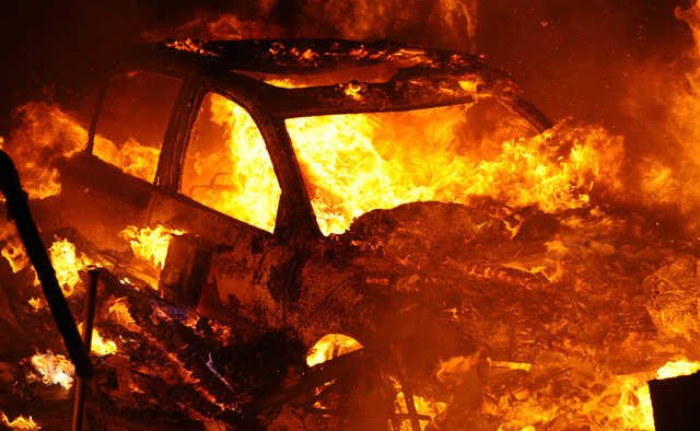 На Тернопільщині на польовій дорозі з невідомих причин згорів автомобіль