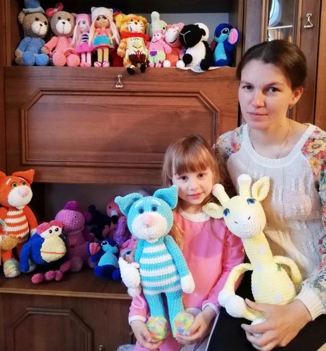 Мешканка Тернопільщини малює унікальні картини та в’яже те..., фото-1 Мешканка Тернопільщини малює унікальні картини та в’яже технікою амігурумі (ФОТОФАКТ), фото-1