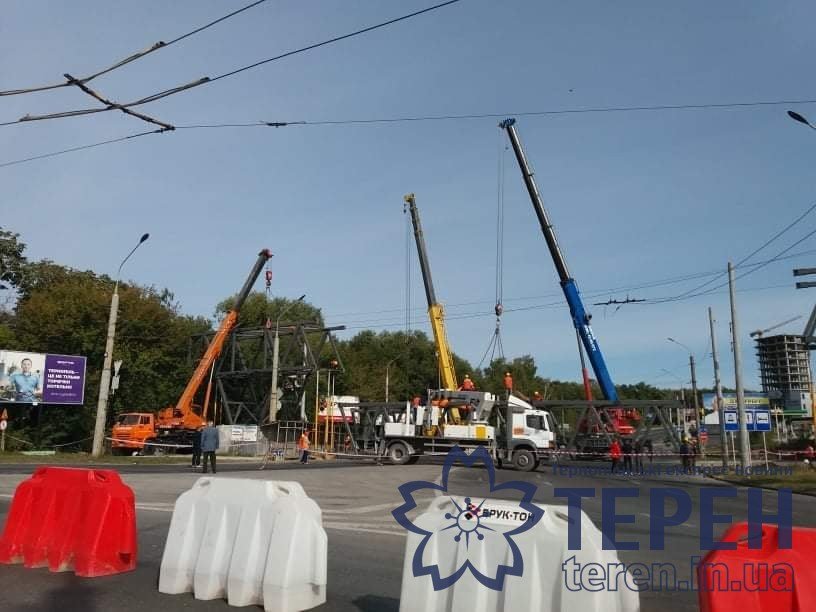 В Тернополі сьогодні монтують надземний перехід (ФОТО) , фото-1 В Тернополі сьогодні монтують надземний перехід (ФОТО) , фото-1