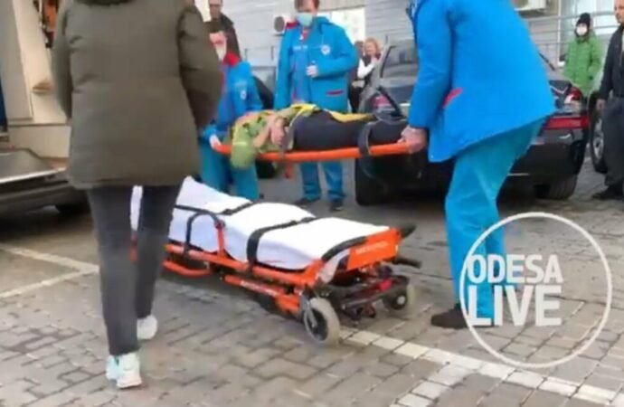 Неймовірно: чоловік залишився живим після падіння з 23-го п..., фото-1 Неймовірно: чоловік залишився живим після падіння з 23-го поверху (ВІДЕО), фото-1