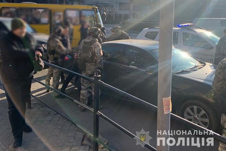 Вистежували місяцями: банда кавказців майже рік грабувала тернопільський валютників, фото-1