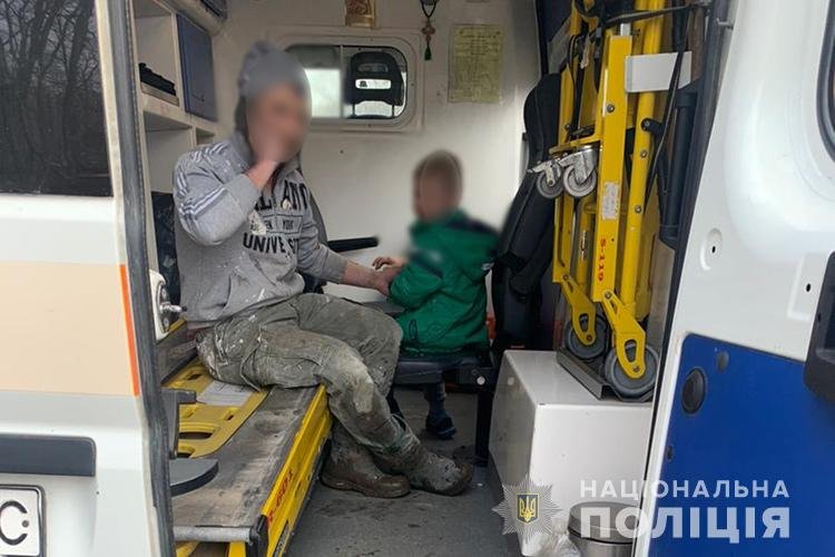Жінка загинула, дитина в лікарні: біля Тернополя водій "Лексуса" збив бабусю з онуком (ФОТО 18+), фото-2