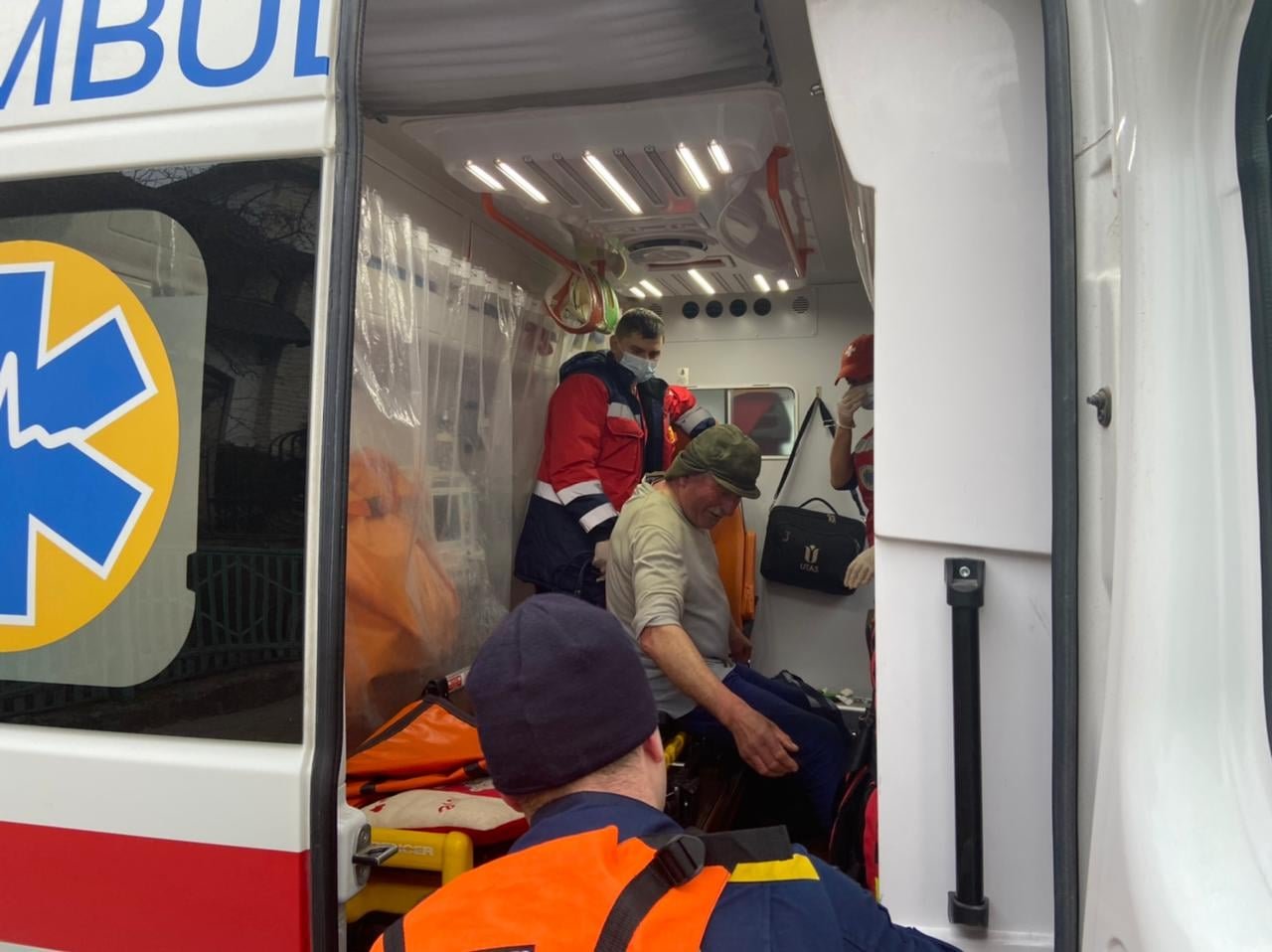 На Тернопільському озері під лід провалився чоловік: рятувальники терміново вирушили на порятунок
