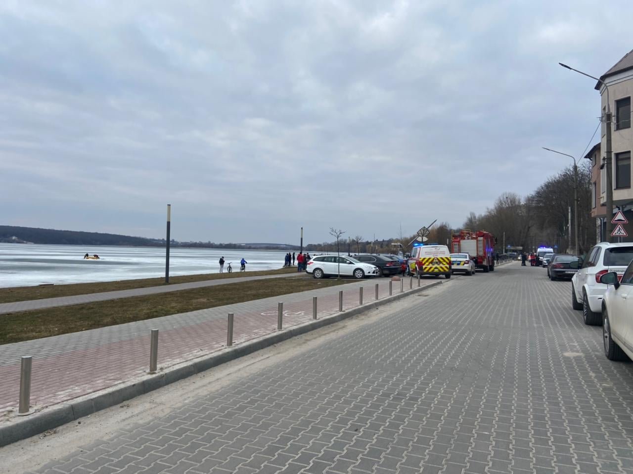 На Тернопільському озері під лід провалився чоловік: рятувальники терміново вирушили на порятунок (ФОТО), фото-6