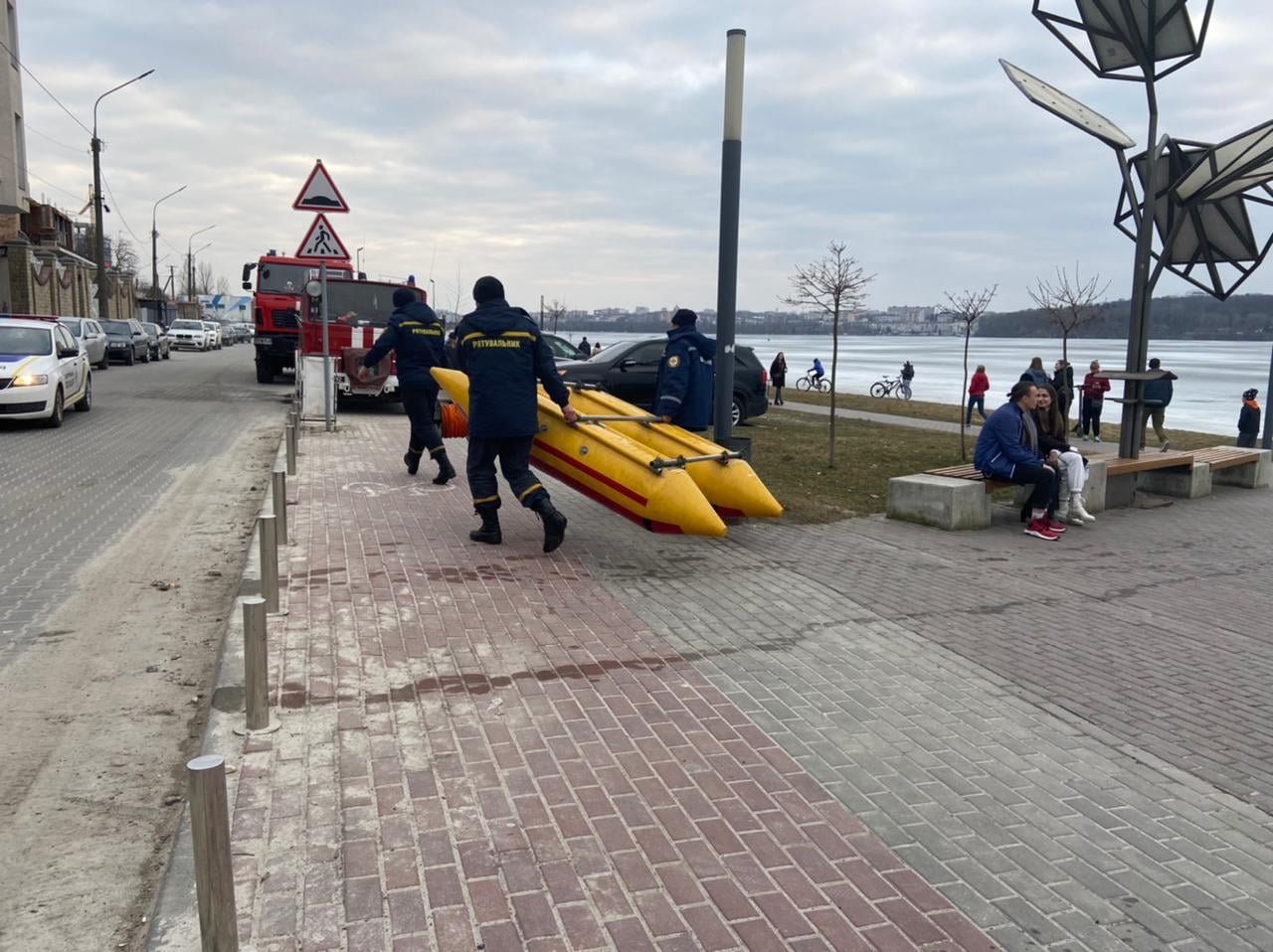 На Тернопільському озері під лід провалився чоловік: рятувальники терміново вирушили на порятунок (ФОТО), фото-5