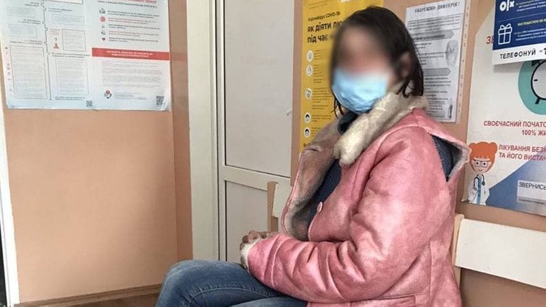 Ножем у скроню: розлючена п'яна мати накинулася на власну дитину (ФОТО), фото-1