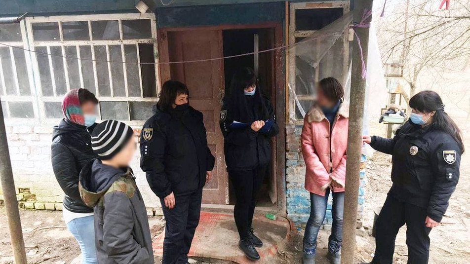 Ножем у скроню: розлючена п'яна мати накинулася на власну дитину (ФОТО), фото-2
