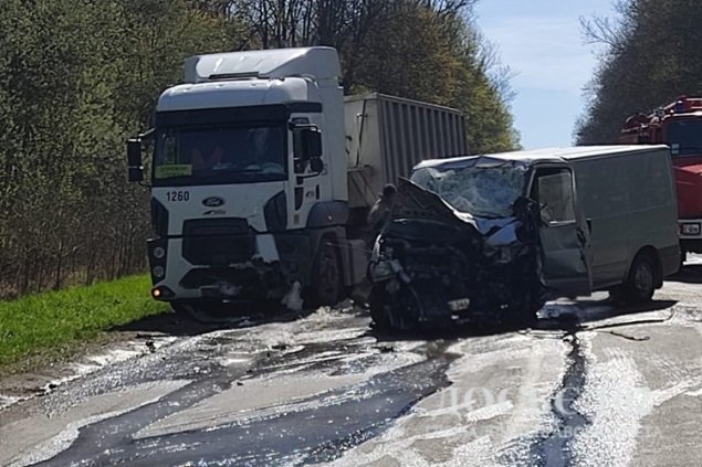 Жахлива ДТП на Тернопільщині: троє людей травмовано внаслідок аварії