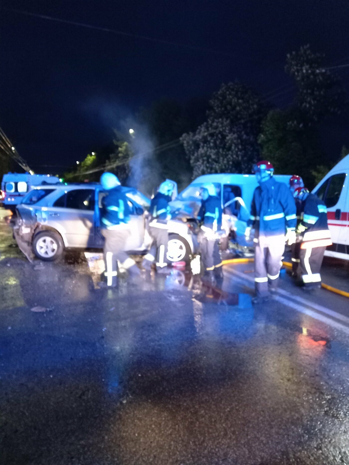 "Автомобілі розбиті вщент, постраждали люди": поблизу авто..., фото-2 "Автомобілі розбиті вщент, постраждали люди": поблизу авторинку в Тернополі ДТП (ФОТО), фото-2