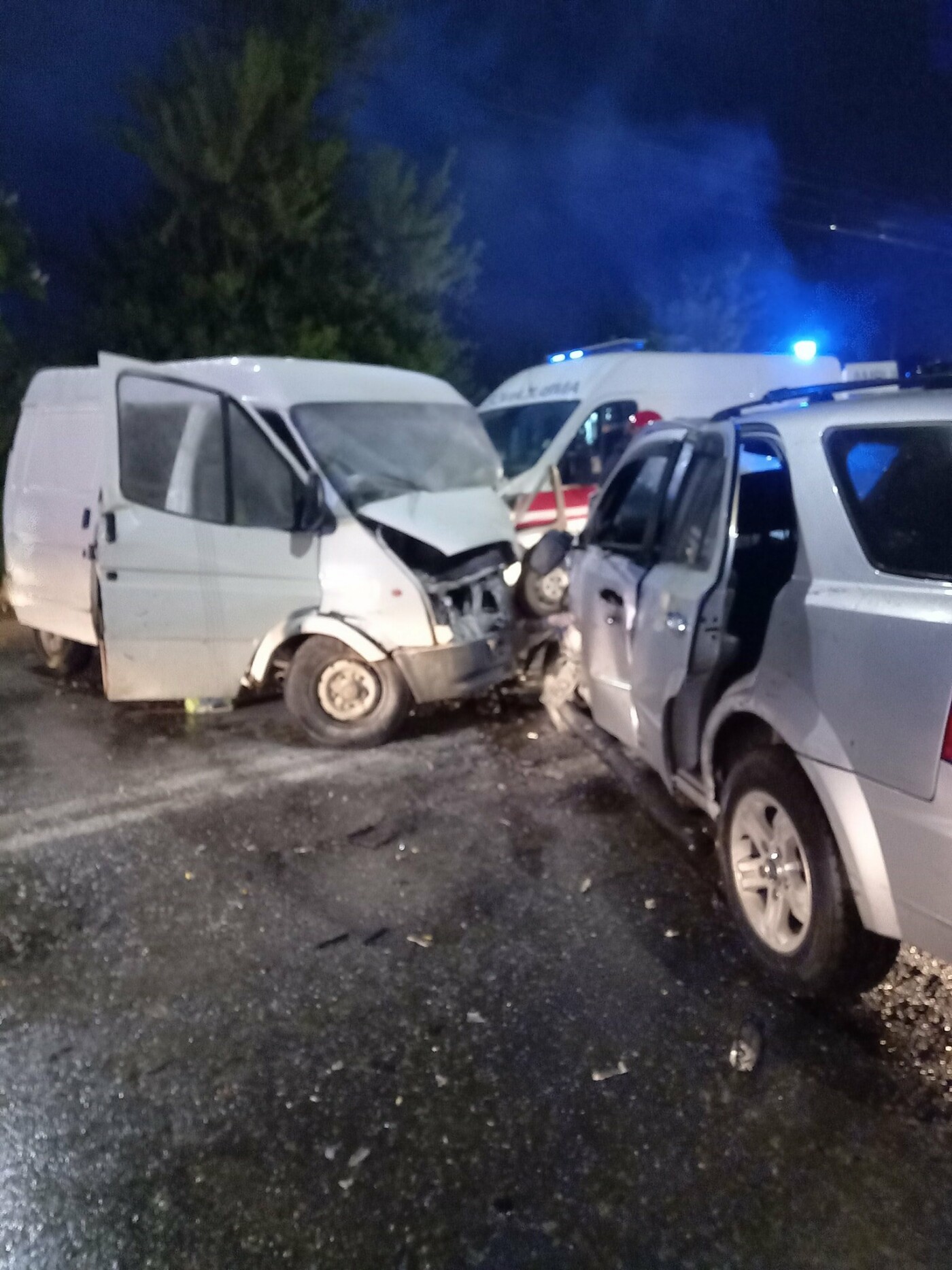 "Автомобілі розбиті вщент, постраждали люди": поблизу авто..., фото-1 "Автомобілі розбиті вщент, постраждали люди": поблизу авторинку в Тернополі ДТП (ФОТО), фото-1