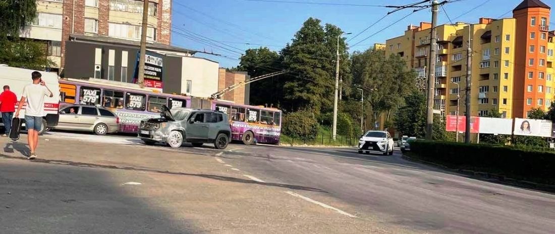 У Тернополі горів автомобіль