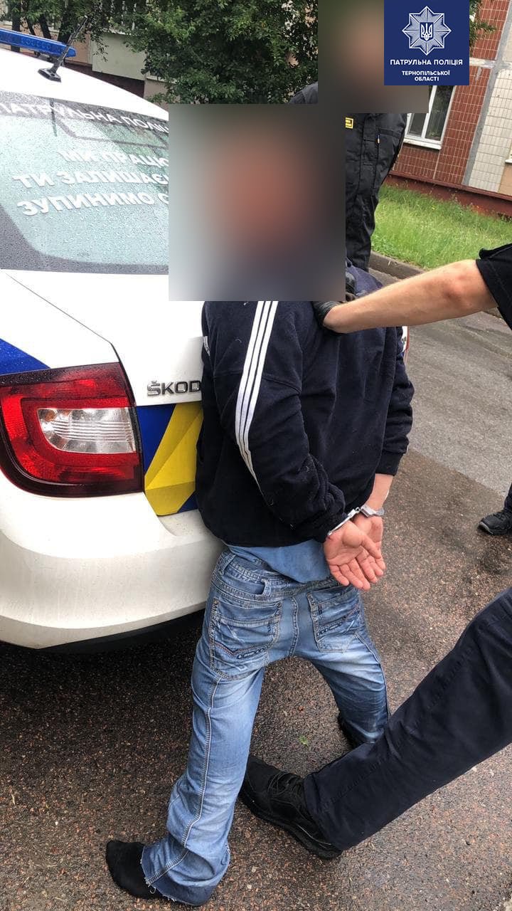 Спостерігав за жертвою, а потім напав: у поліції розповіли деталі зухвалого пограбування в Тернополі (ФОТО), фото-2