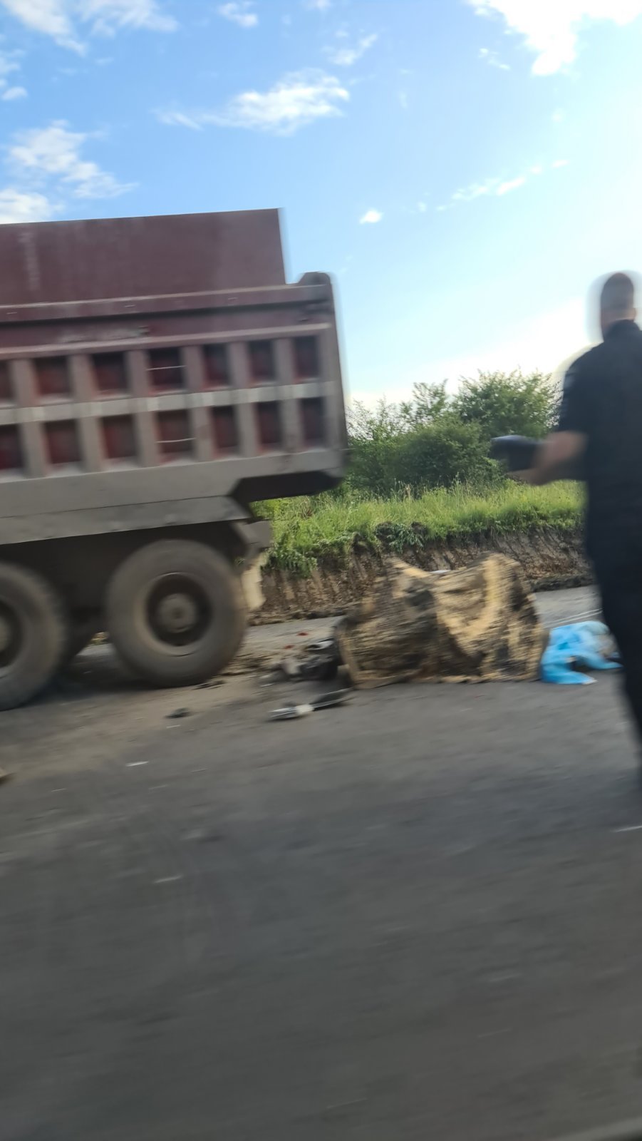 "Труп на узбіччі": людина загинула у страшній ДТП за участю вантажівки на Тернопільщині (ФОТО), фото-1