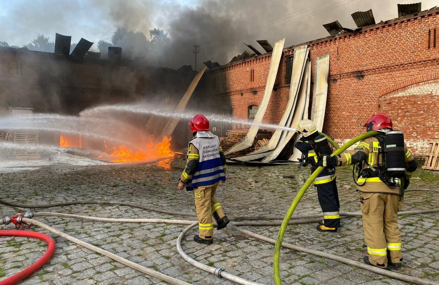 Ледь не згоріли живцем: у Польщі горіла стодола, у якій жили робітники з України (ФОТО), фото-4