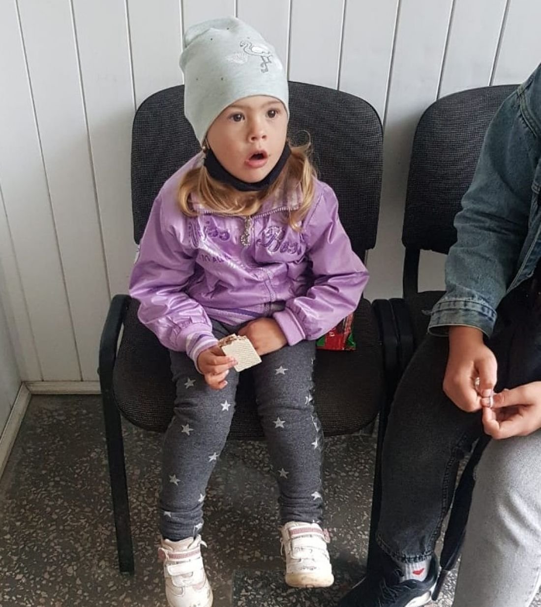 На Тернопільщині знайшли маленьку дівчинку Вероніку: поліцейські розшукують її батьків
