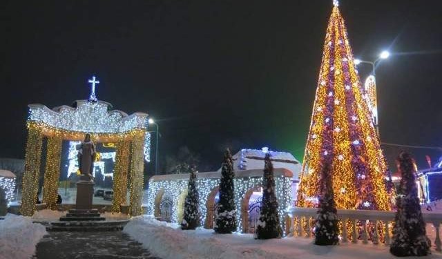 9-кілометрова ілюмінація: село на Тернопільщині вражаюче підготувалося до свят