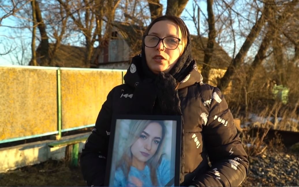 Знайшли оголеною і мертвою на дорозі: подробиці вбивства 21-річної дівчини