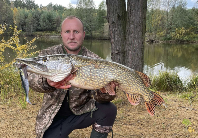 "Три гігантські рибини за день": рибалка пригломшив усю Україну уловом, світлини риби-монстра вражають (ФОТО), фото-1