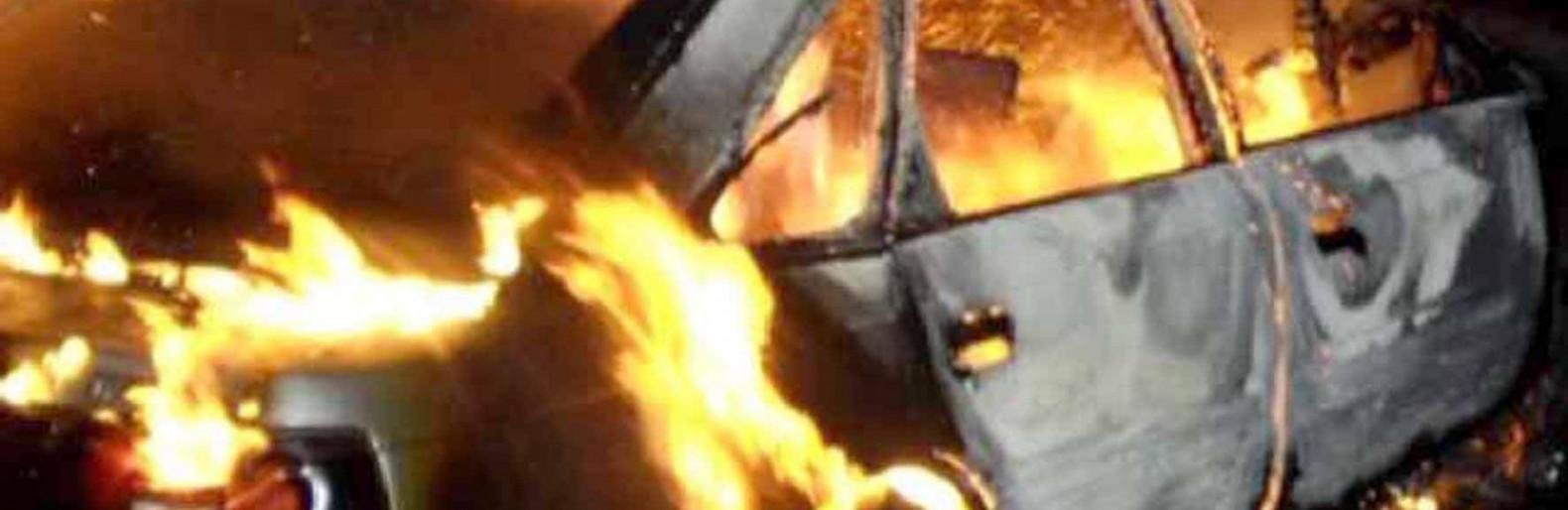 У Тернополі через пожежу ледь не згоріло 5 автомобілів У Тернополі через пожежу ледь не згоріло 5 автомобілів