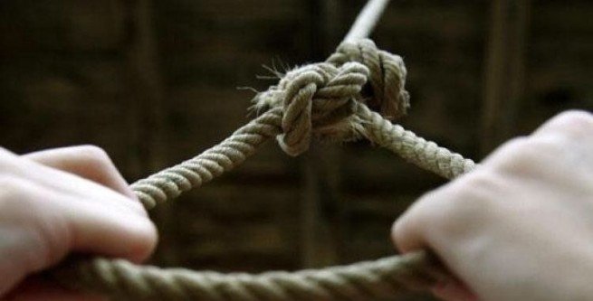 На Тернопільщині в гаражі знайшли тіло повішаного чоловіка На Тернопільщині в гаражі знайшли тіло повішаного чоловіка