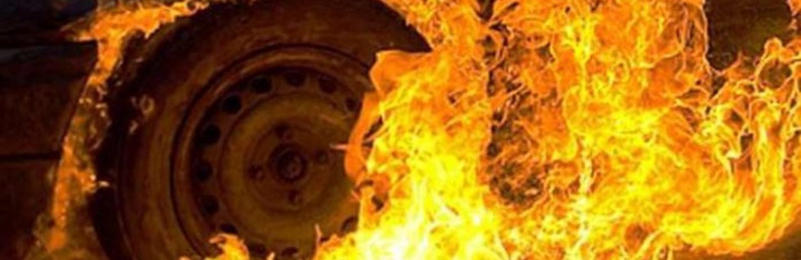 У Тернополі виникла пожежа в автобусі У Тернополі виникла пожежа в автобусі