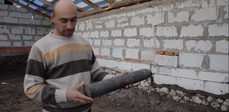Неподалік Тернополя чоловік на власному подвір'ї знайшов заховані документи ОУНівців