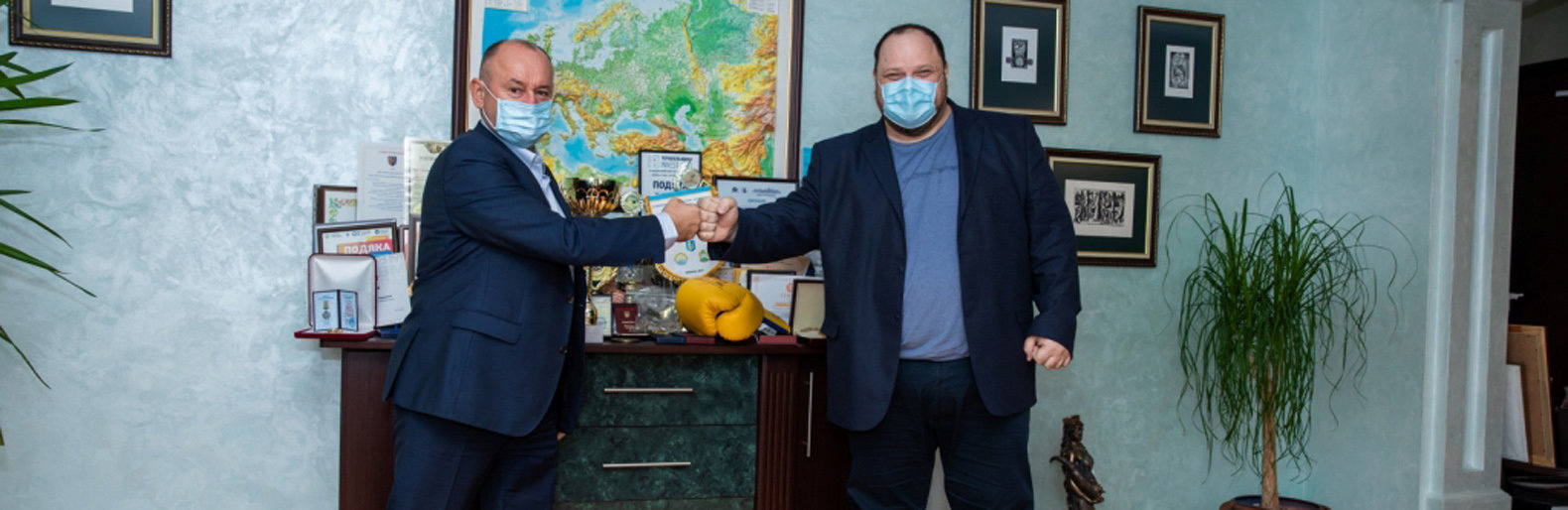 До класичного університету Тернополя завітав Руслан Стефанчук До класичного університету Тернополя завітав Руслан Стефанчук, Оксана Федоришин