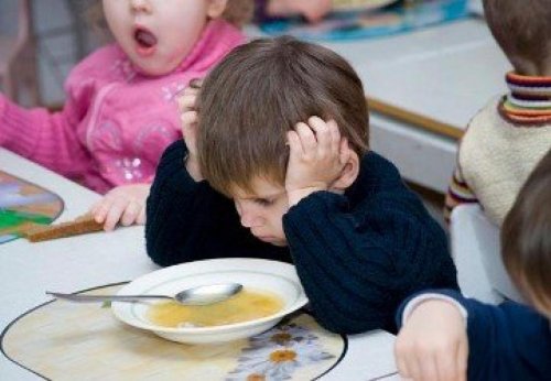 Сморід, брудна білизна, надщерблений посуд, недостатньо продуктів: жахіття в дитсадку на Тернопільщині