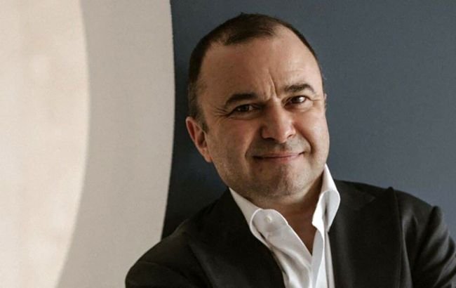Віктор Павлік показав бідну мамину хату: 