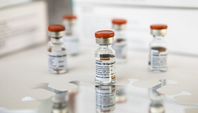 Стало відомо, кого будуть щепити китайською вакциною від коронавірусу