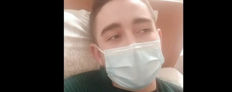 Роман Сасанчин опинився у лікарні з COVID-19 вслід за мамою: співак звернувся до українців