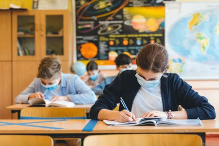 Хворіють вчителі і учні: яка ситуація із COVID-19 у тернопільських школах