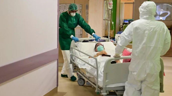 Пів тисячі нових випадків і десять померлих: коронавірус на Тернопільщині знов пішов у наступ