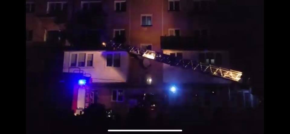 Людей евакуйовували через вікна за допомогою автодрабини: у Тернополі горіла багатоповерхіка
