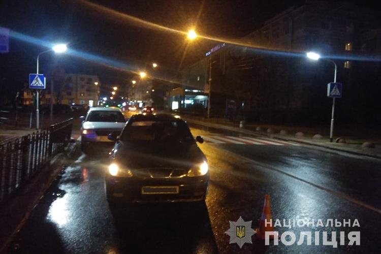 У центрі Тернополя водій збив двох пішоходів