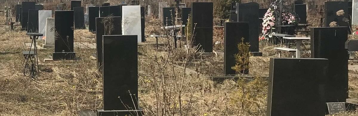 Школярки влаштували оголену фотосесію на кладовищі і хизувалися сві... Школярки влаштували оголену фотосесію на кладовищі і хизувалися світлинами у соцмережі, Дмитро Бондаренко