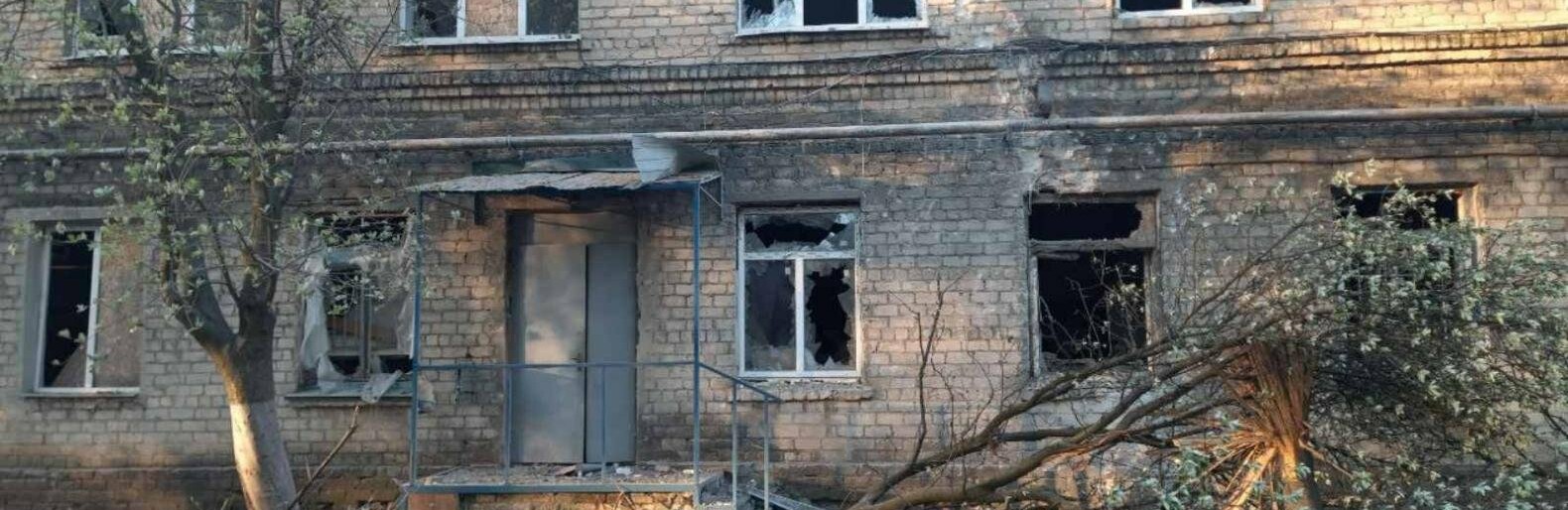 Окупанти обстріляли лікарню на Донеччині, у якій лікують хворих на... Окупанти обстріляли лікарню на Донеччині, у якій лікують хворих на COVID-19 (ФОТО)