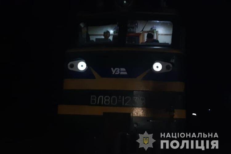 Сидів на колії і не реагував на сигнали: у поліції розповіли про загибель молодого чоловіка неподалік Тернополя