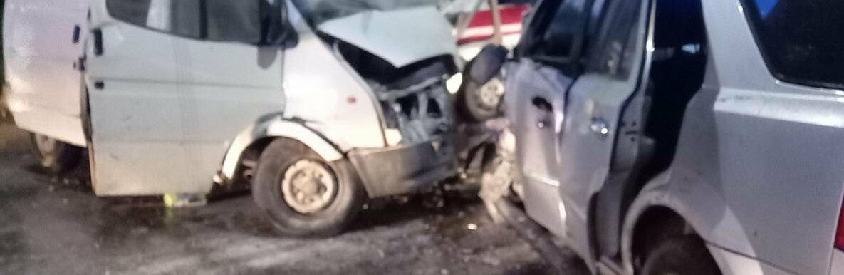 "Автомобілі розбиті вщент, постраждали люди": поблизу авторинку в Т... "Автомобілі розбиті вщент, постраждали люди": поблизу авторинку в Тернополі ДТП (ФОТО)