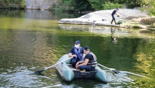 Ледь не сталася трагедія: на Тернопільщині врятували чоловіка, котрий тонув у ставку
