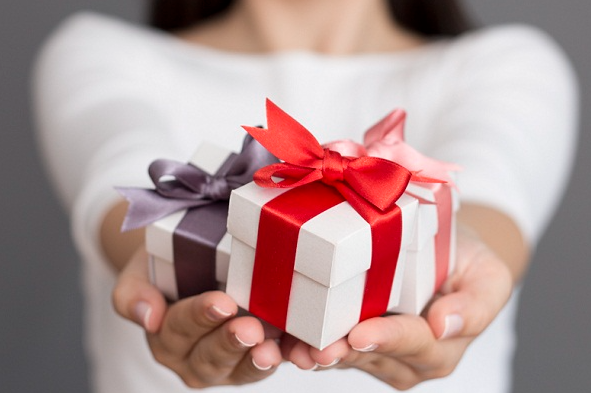 Что подарить парню на день рождения: топ-20 крутых подарков